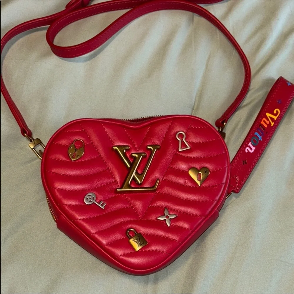 Louis Vuitton new wave‎ love lock heart bag